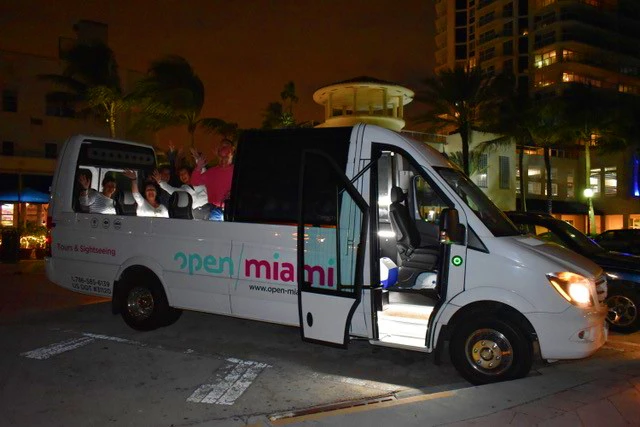 Miami illuminée la nuit