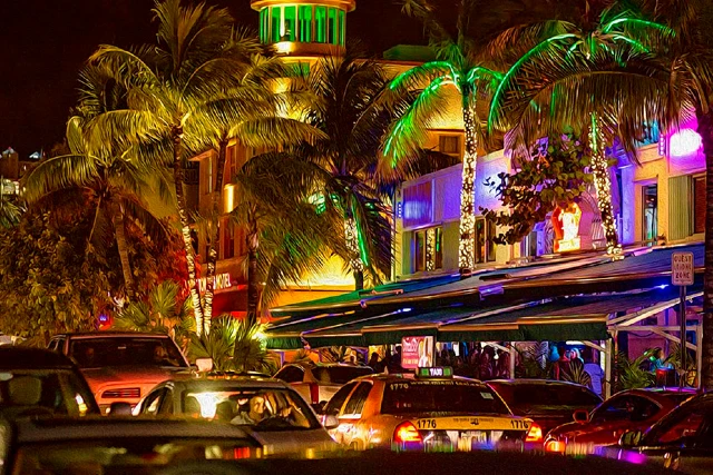 South Beach illuminée de nuit